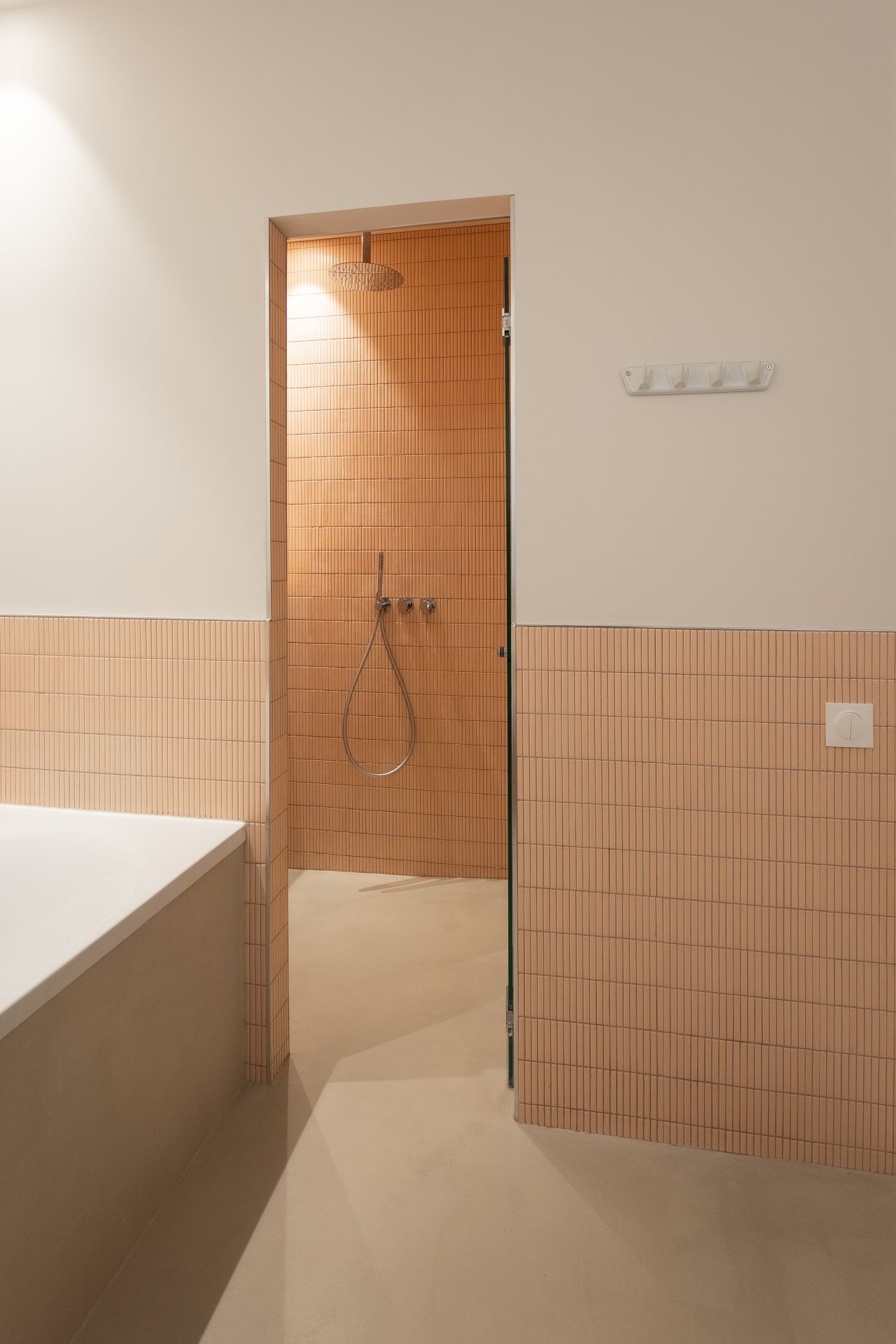 Rénovation de salle de bain en béton ciré (Pyla sur mer)